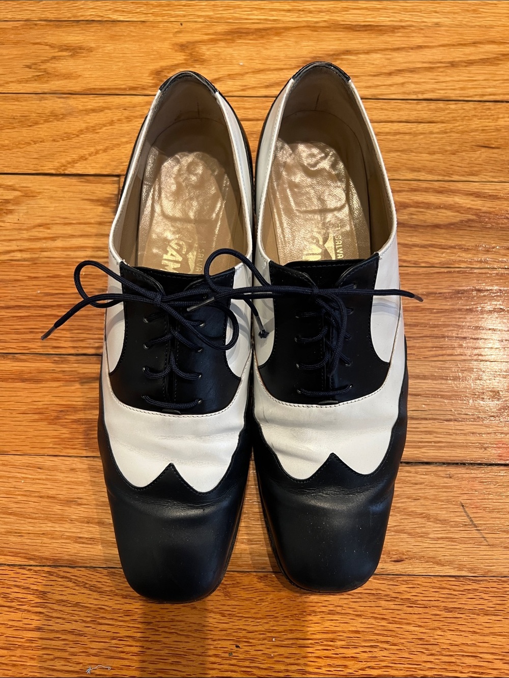 Rare Salvatore Ferragamo Black and White Two-Tone Leather Oxford Heels - Picture 2 of 13